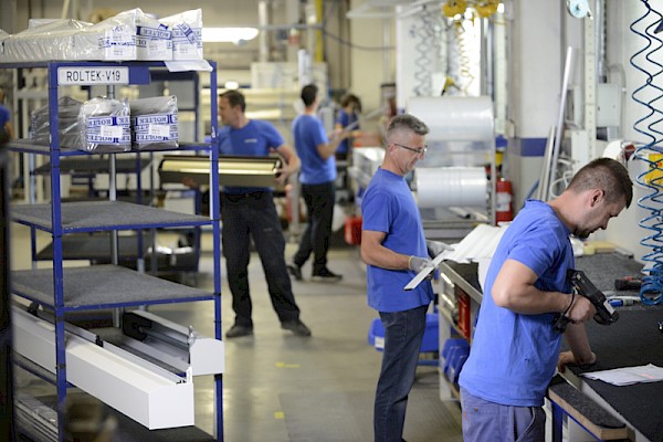 VLASTITA PROIZVODNJA I MONTERSKE EKIPE