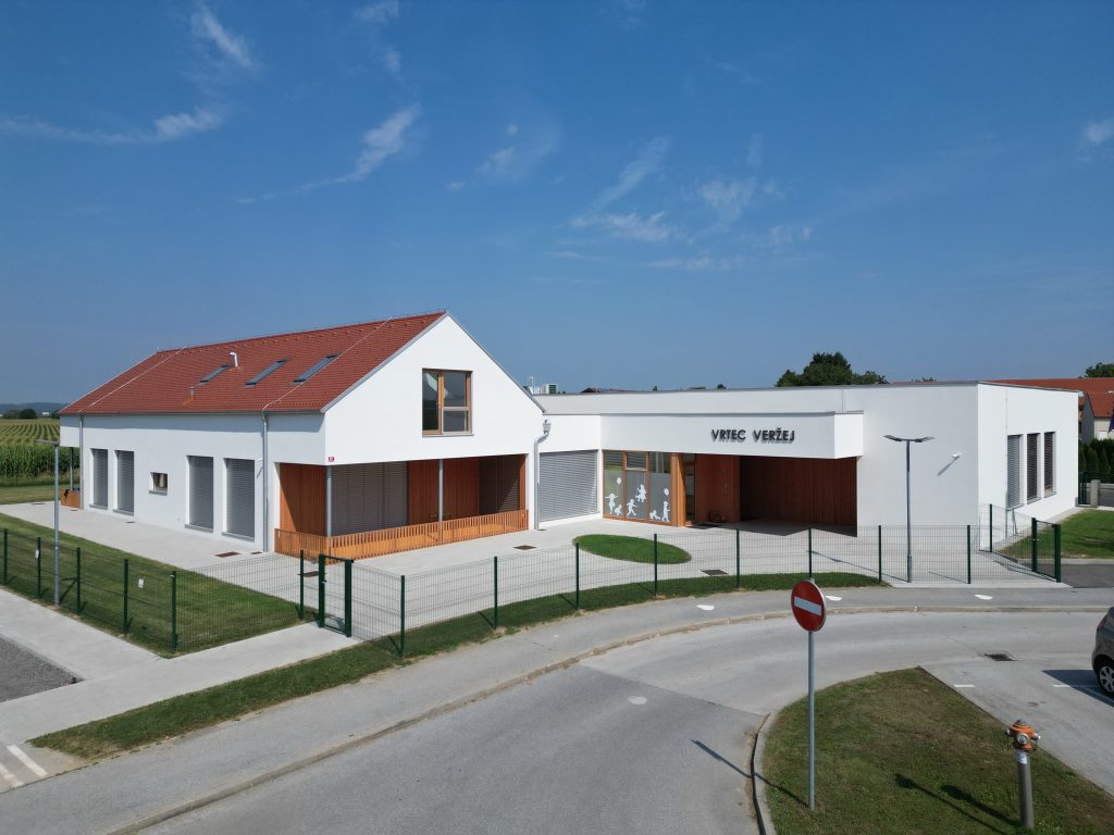 Dječji vrtić Veržej – svijetli i sigurni prostori s naprednim sjenilima